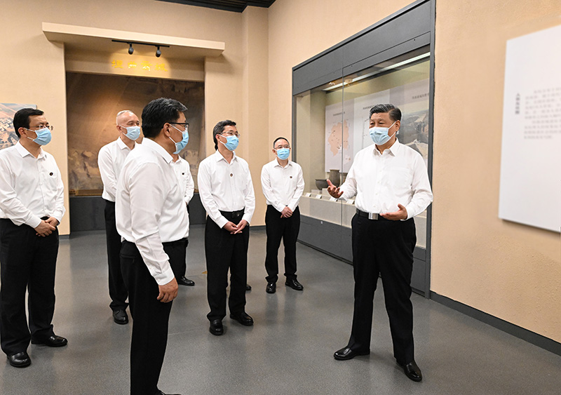 5月16日下午，中共中央总书记、国度主席、中央军委主席习近平在前往陕西西安主持中国－中亚峰会途中，在山西运城博物馆调查。